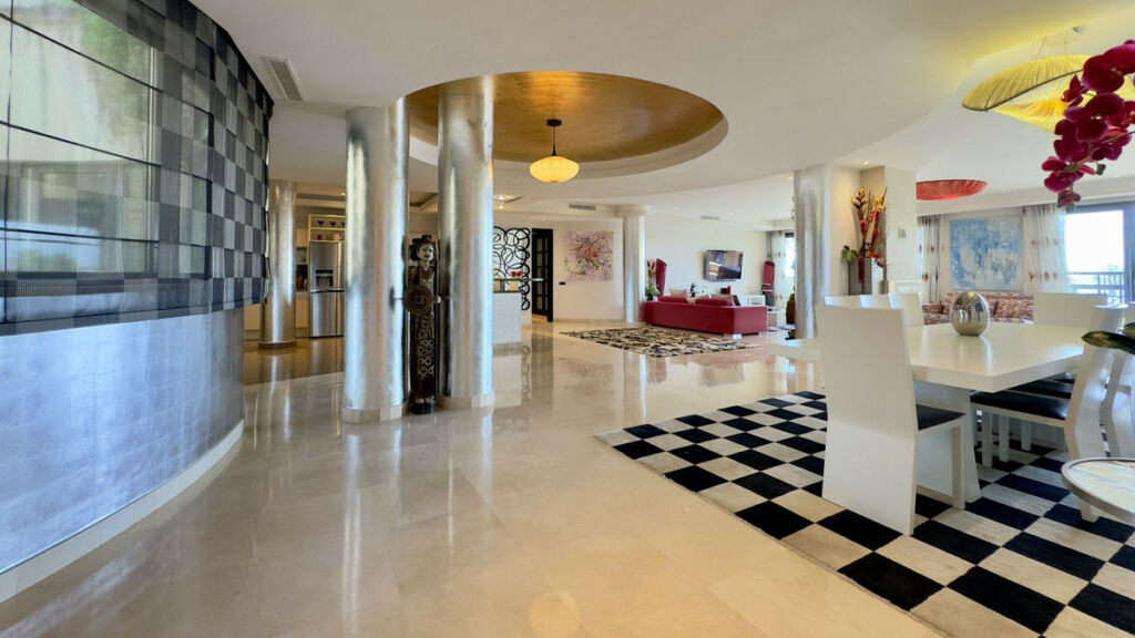 Middle Floor Apartment Puerto Banús Málaga - image 8