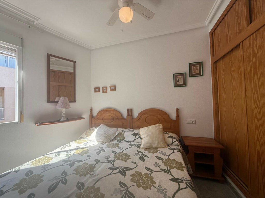 Middle Floor Apartment Torrevieja Alicante - image 8