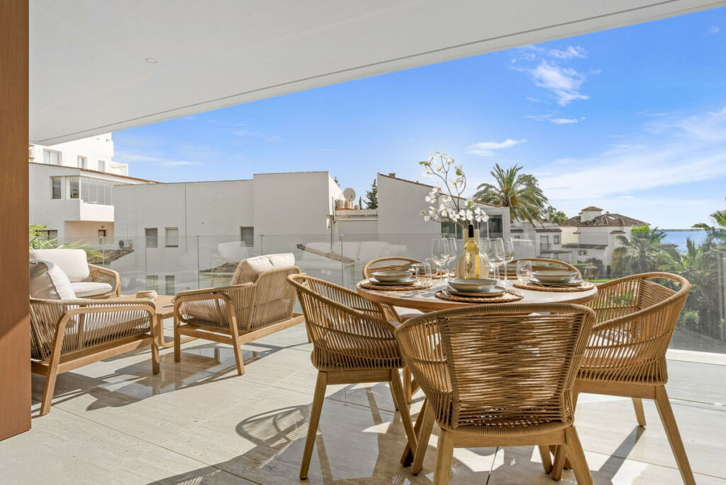 Middle Floor Apartment Estepona Málaga - image 8