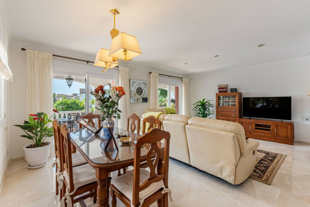 Detached Villa San Pedro de Alcántara Málaga - image 8