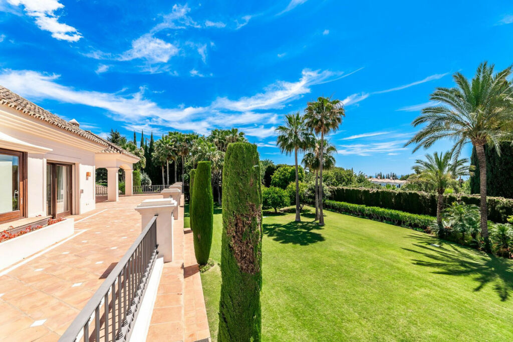 Detached Villa Sierra Blanca Málaga - image 8