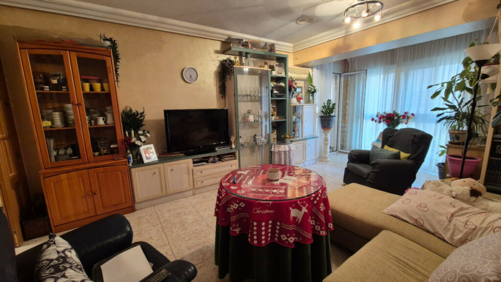 Middle Floor Apartment Torrevieja Alicante - image 8