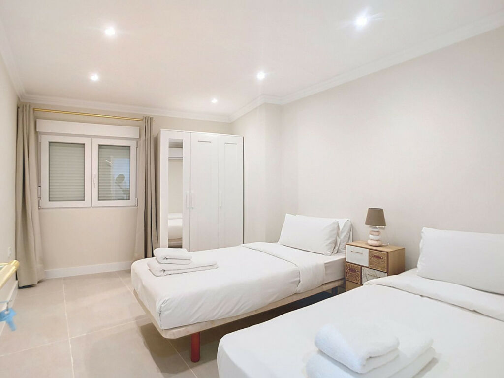 Middle Floor Apartment Estepona Málaga - image 8