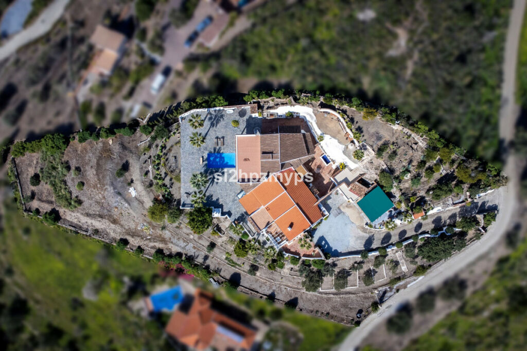 Detached Villa Sayalonga Málaga - image 8