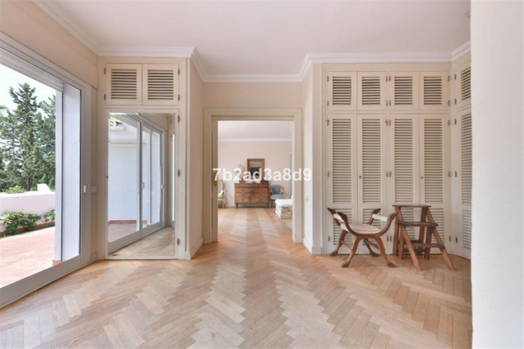 Detached Villa Calahonda Málaga - image 8