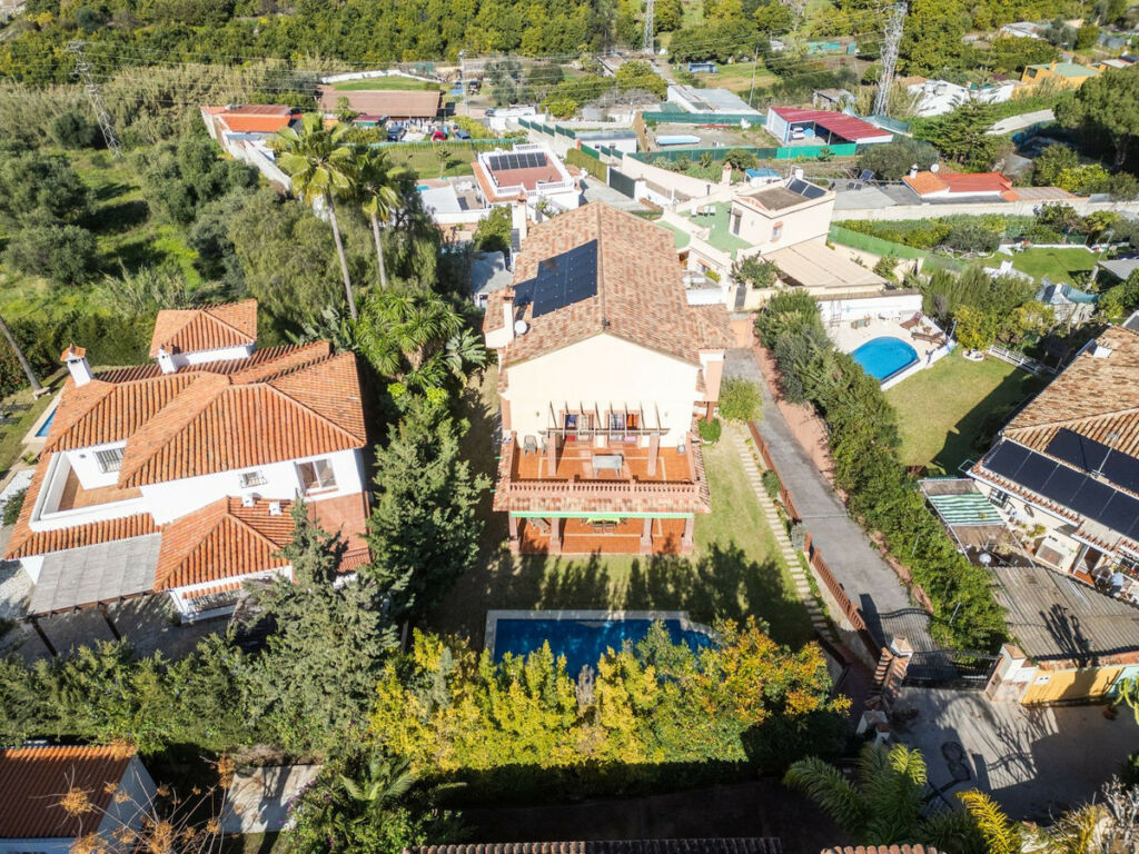 Detached Villa San Pedro de Alcántara Málaga - image 2