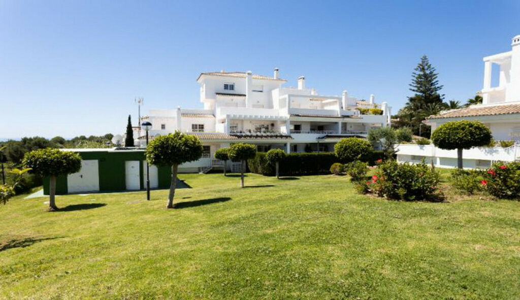 Ground Floor Apartment Río Real Málaga - image 8