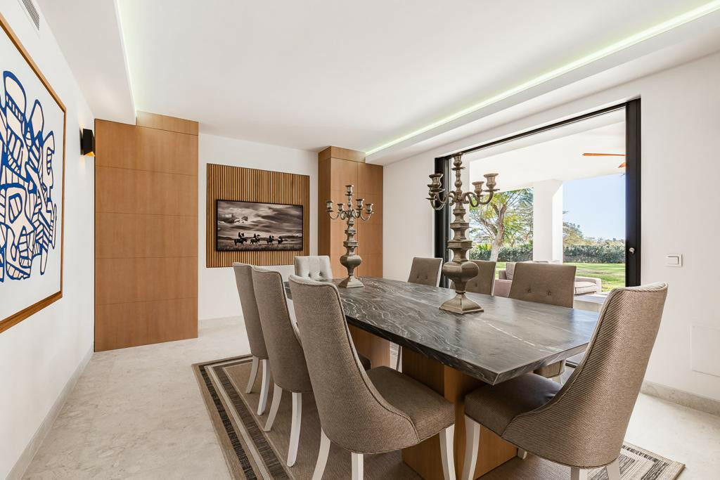 Detached Villa Estepona Málaga - image 8