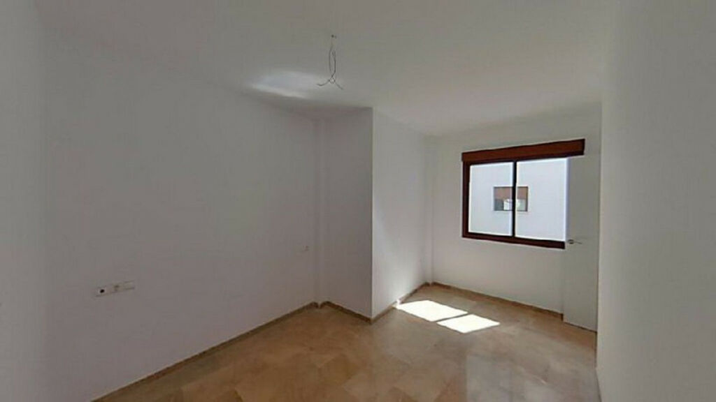 Middle Floor Apartment Fuengirola Málaga - image 8