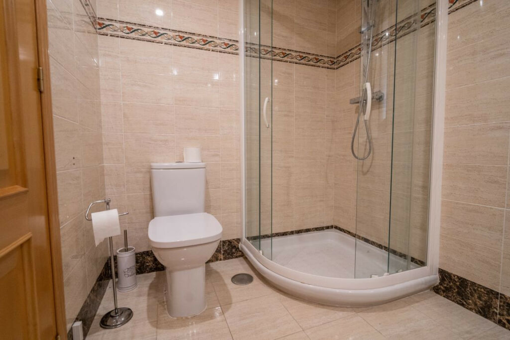 Ground Floor Apartment Benahavís Málaga - image 9