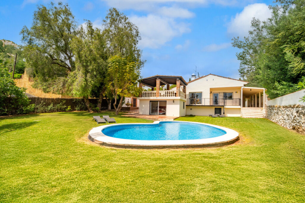 Detached Villa El Rosario Málaga - image 9