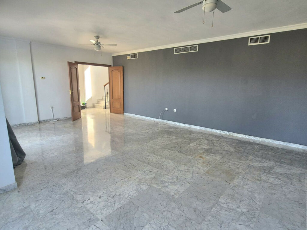 Semi-Detached House Alhaurin Golf Málaga - image 9