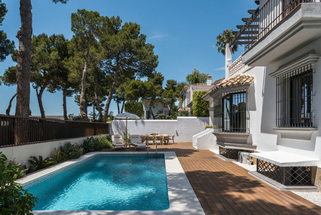 Detached Villa Nueva Andalucía Málaga - image 9