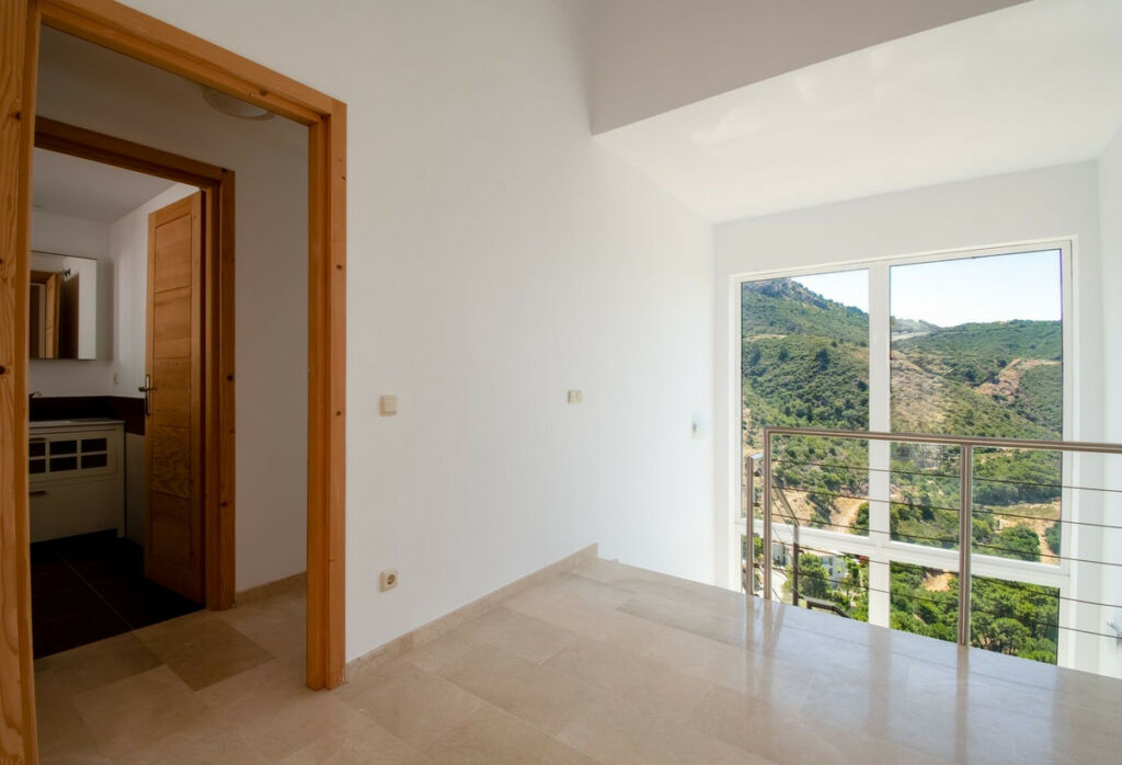 Detached Villa Benahavís Málaga - image 9