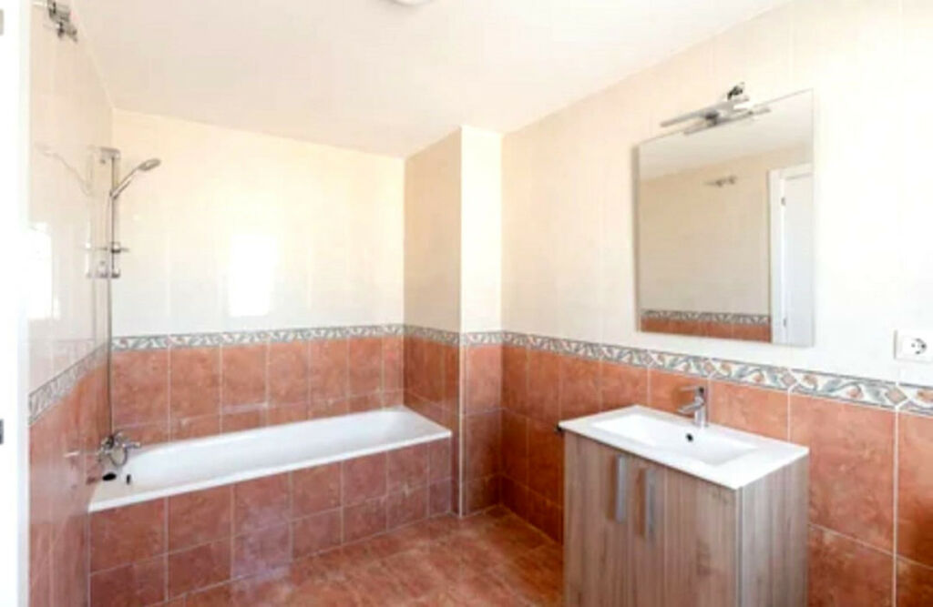 Townhouse Los Boliches Málaga - image 9