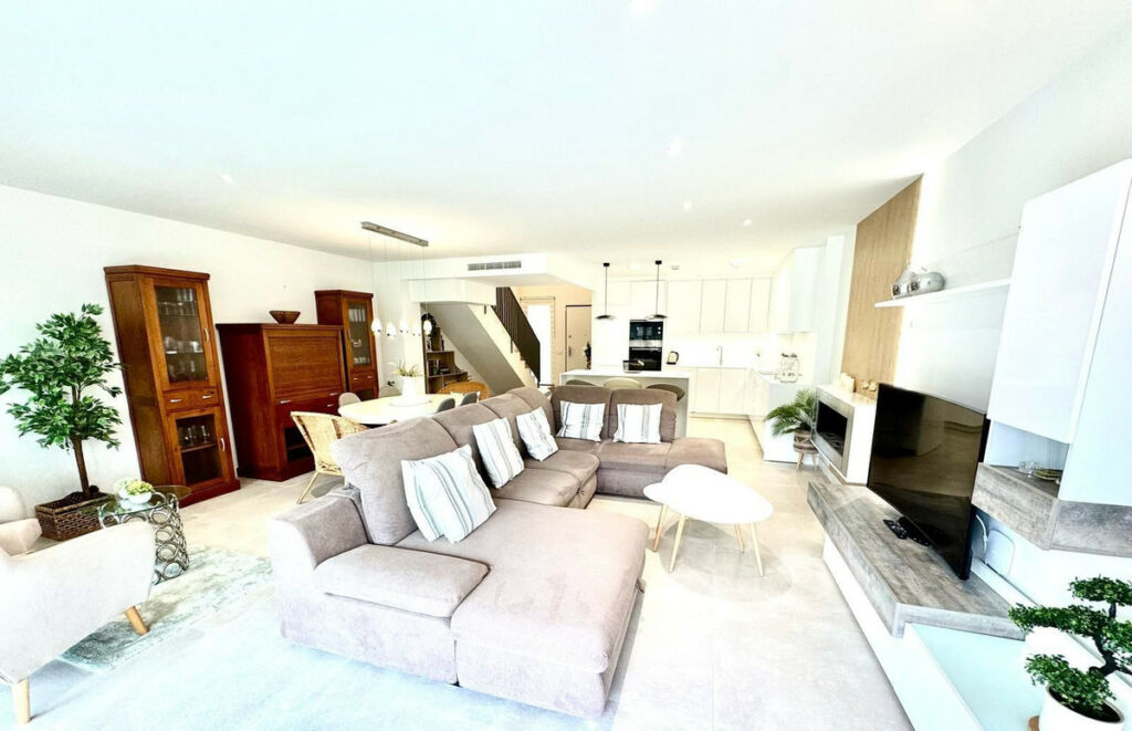 Townhouse El Chaparral Málaga - image 9