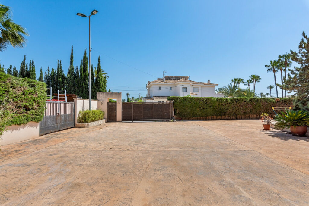 Detached Villa Elche Alicante - image 9