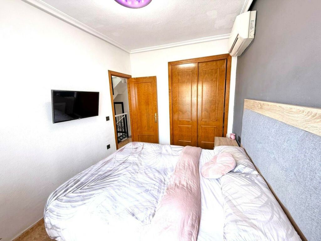 Semi-Detached House Villamartin Alicante - image 9