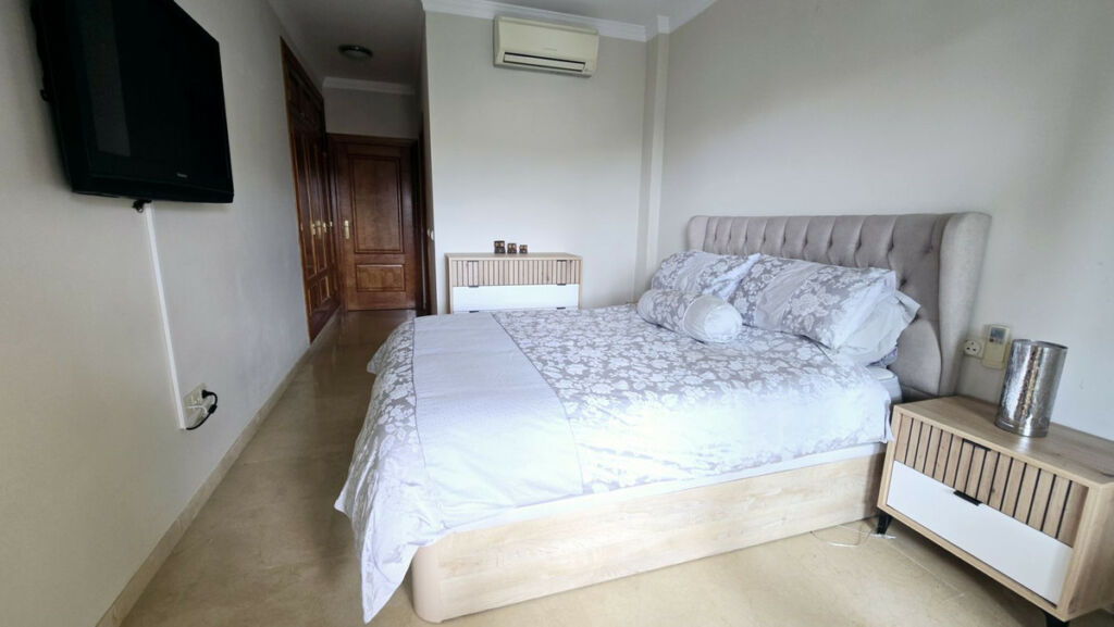 Middle Floor Apartment La Cala Hills Málaga - image 11