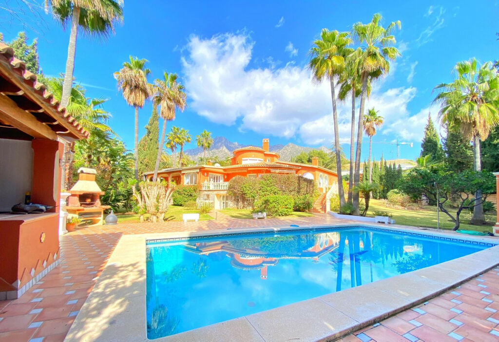 Detached Villa Nagüeles Málaga - image 9
