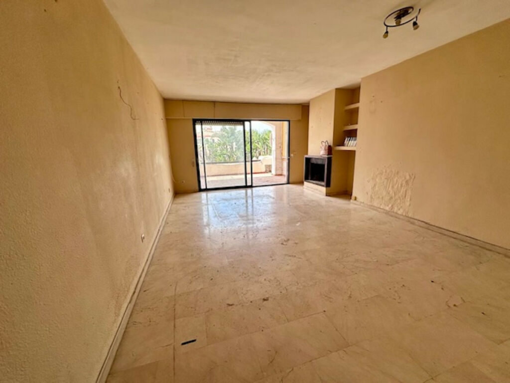 Middle Floor Apartment Estepona Málaga - image 9