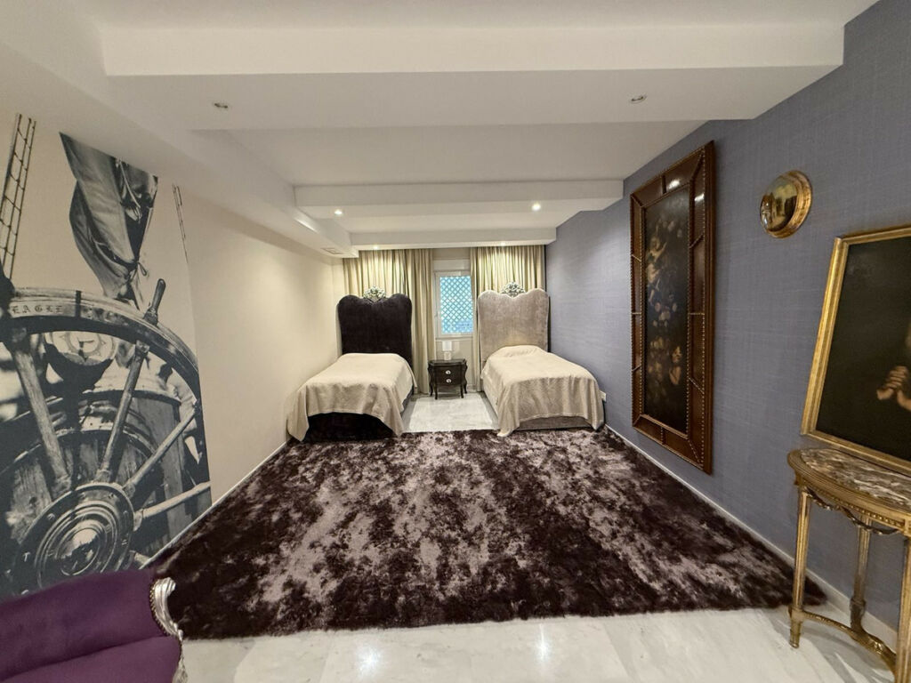 Middle Floor Apartment Puerto Banús Málaga - image 9