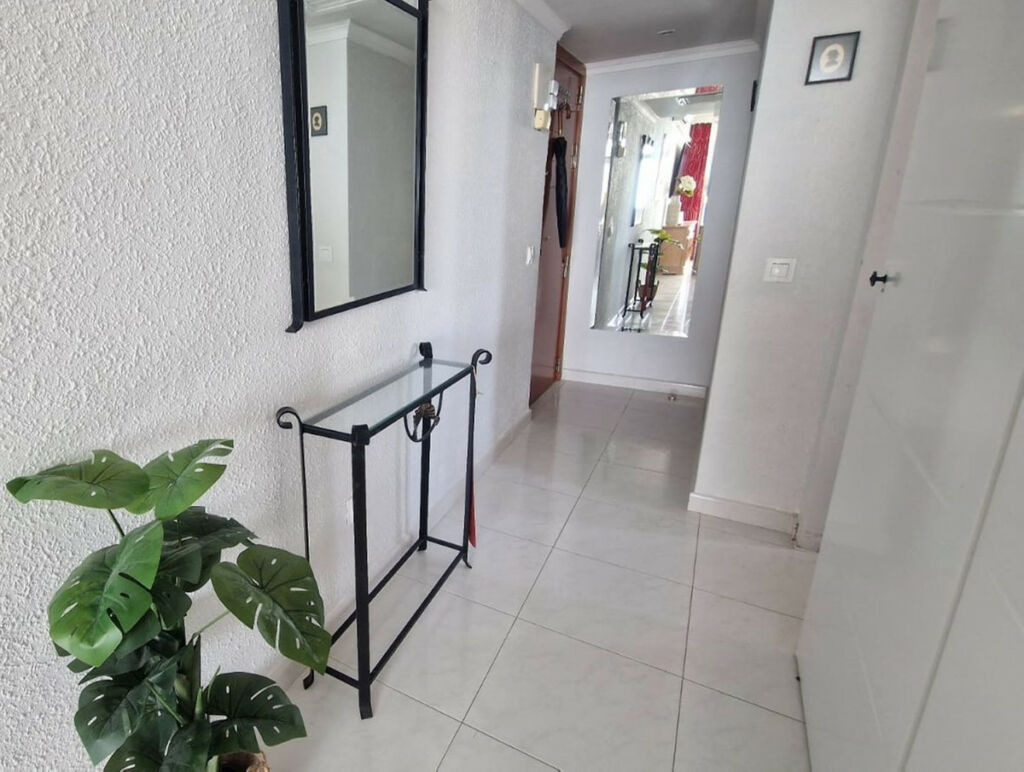 Middle Floor Apartment Fuengirola Málaga - image 9