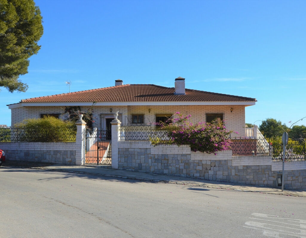 Detached Villa Campoamor Alicante - image 9