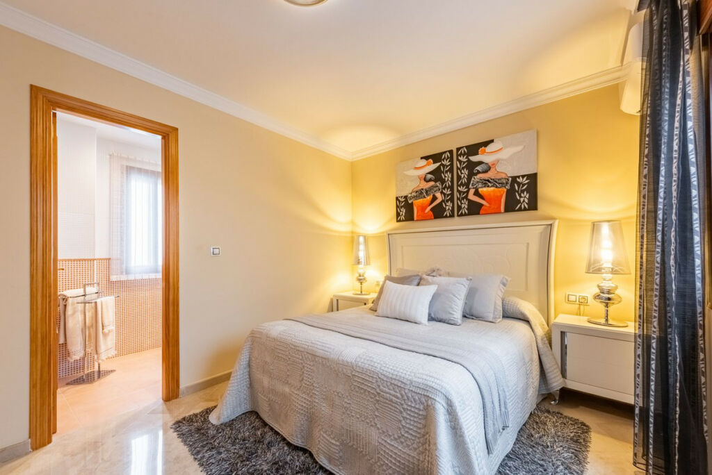 Middle Floor Apartment Benahavís Málaga - image 9