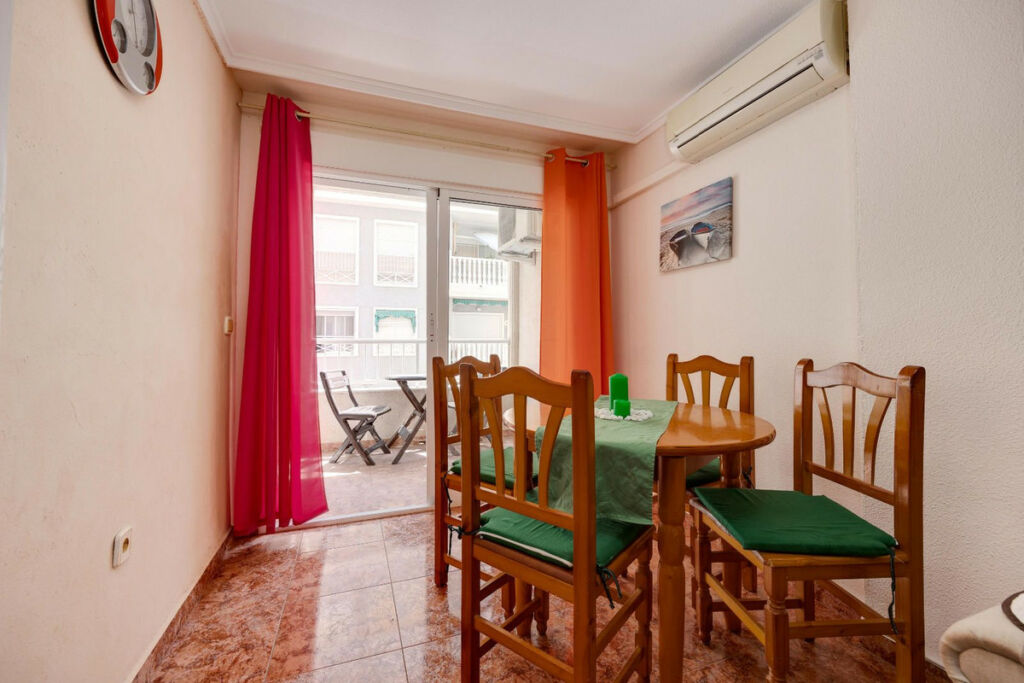 Middle Floor Apartment Torrevieja Alicante - image 9
