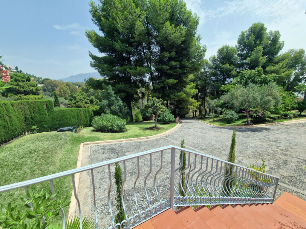 Detached Villa Benahavís Málaga - image 10