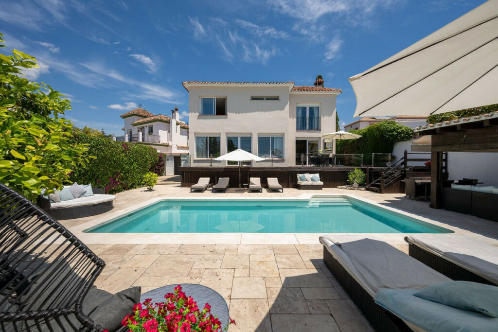 Detached Villa Río Real Málaga - image 9