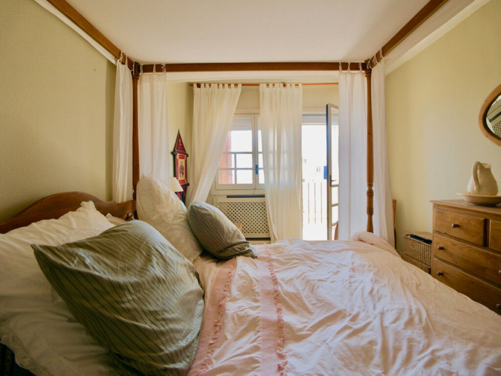 Middle Floor Apartment Puerto de Cabopino Málaga - image 9