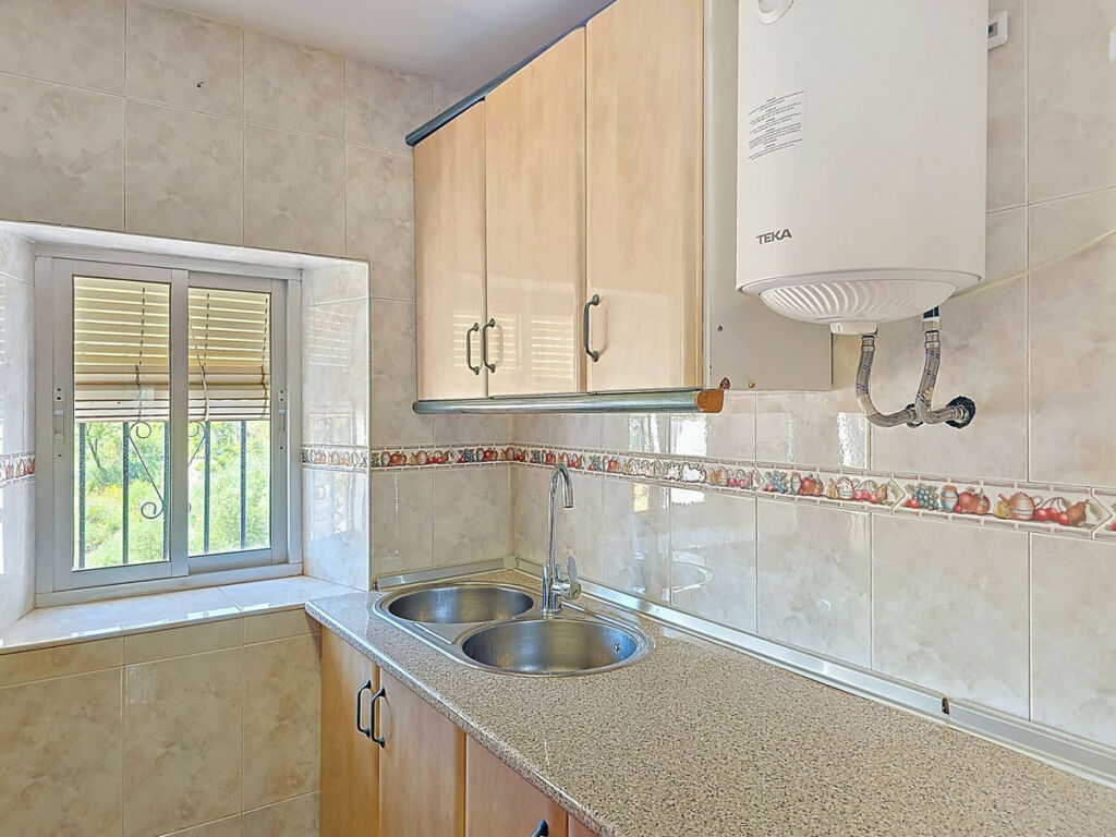Townhouse Canillas de Aceituno Málaga - image 9