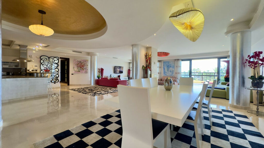 Middle Floor Apartment Puerto Banús Málaga - image 9