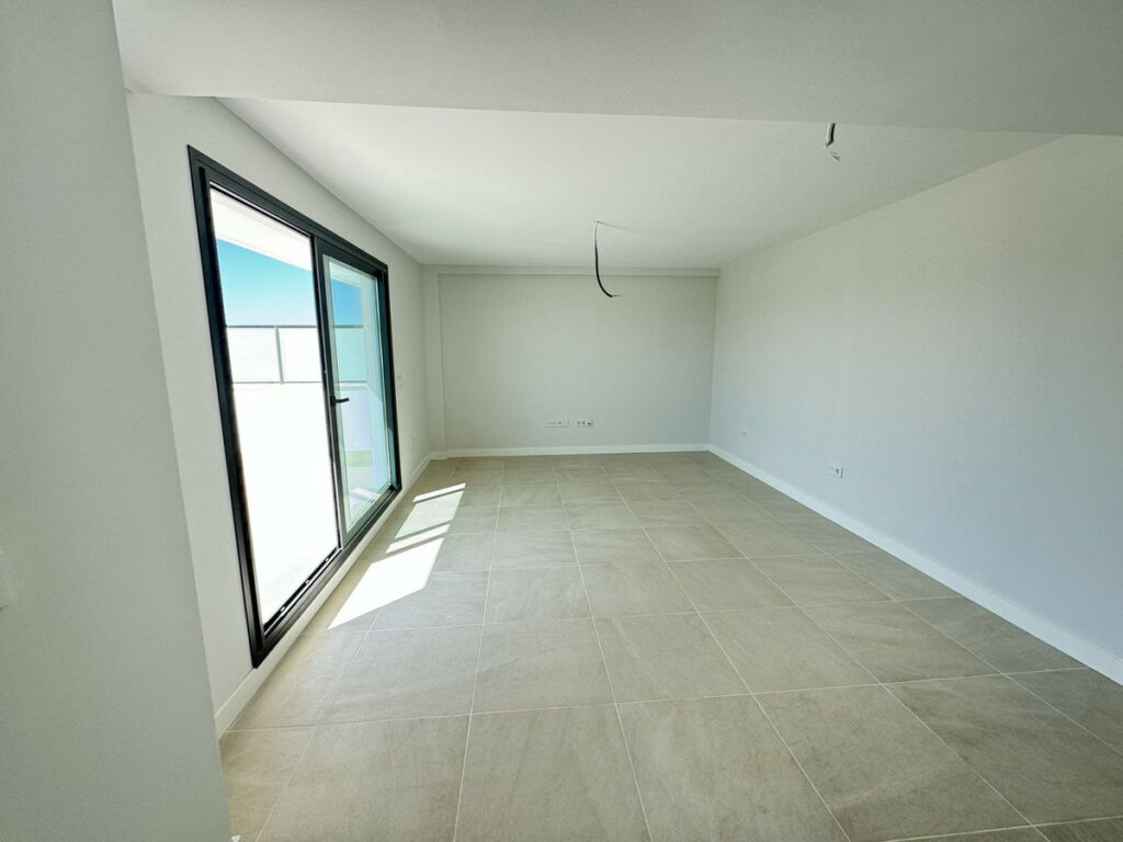 Middle Floor Apartment Estepona Málaga - image 9