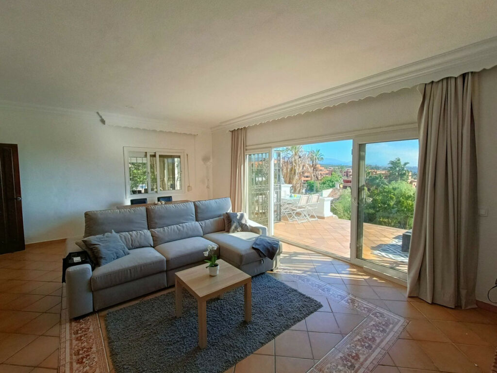 Detached Villa Estepona Málaga - image 7