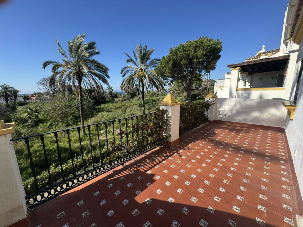 Townhouse Estepona Málaga - image 9