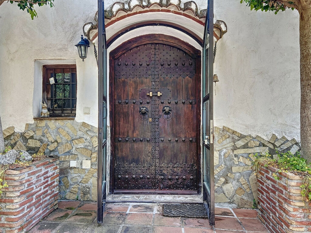 Detached Villa Sayalonga Málaga - image 9