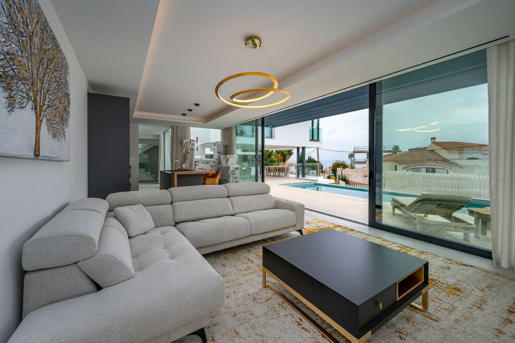 Detached Villa El Chaparral Málaga - image 9