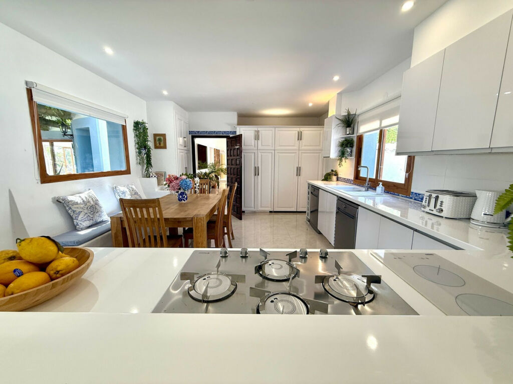 Detached Villa Guadalmina Alta Málaga - image 9