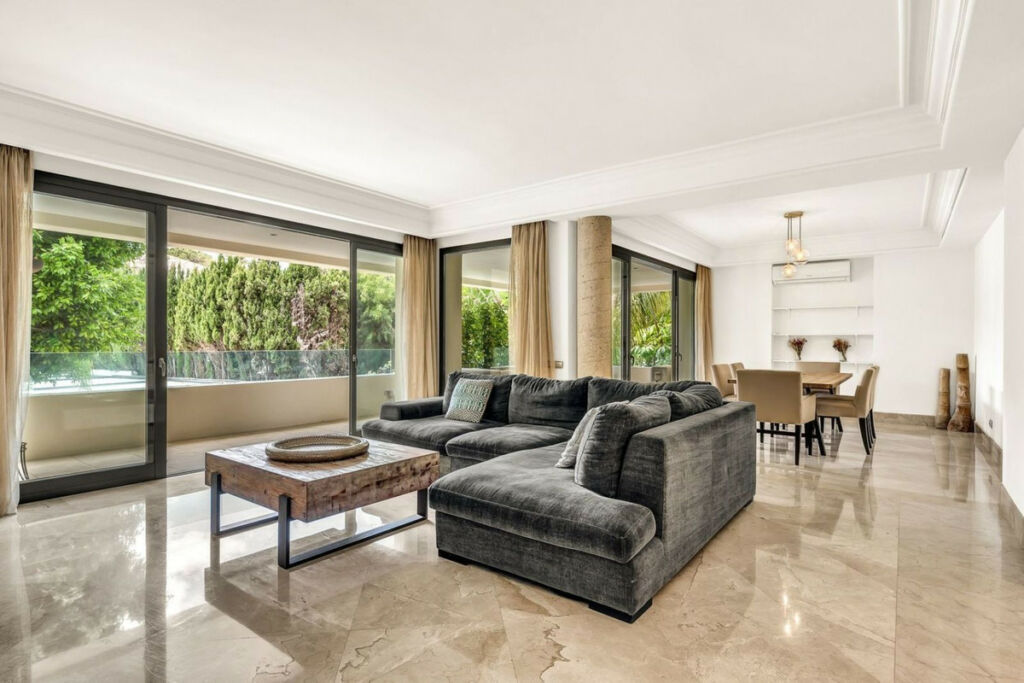 Middle Floor Apartment Los Monteros Málaga - image 9