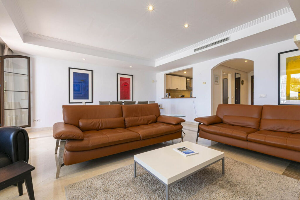 Townhouse Los Arqueros Málaga - image 9