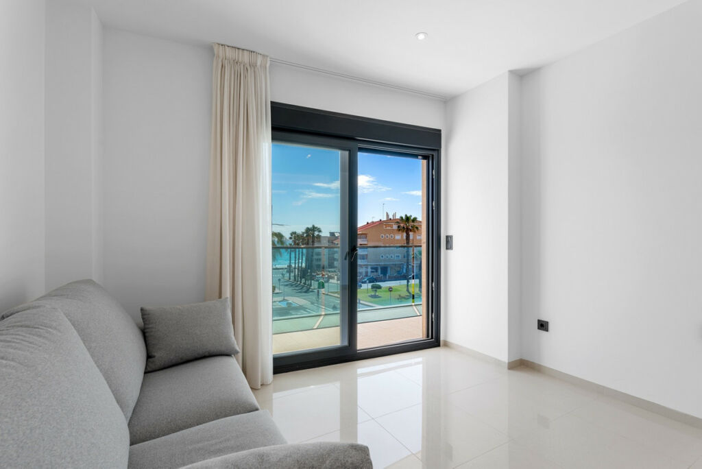 Middle Floor Apartment Guardamar del Segura Alicante - image 9