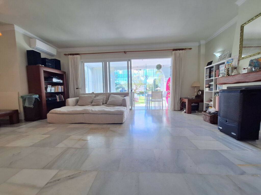 Ground Floor Apartment El Paraiso Málaga - image 10