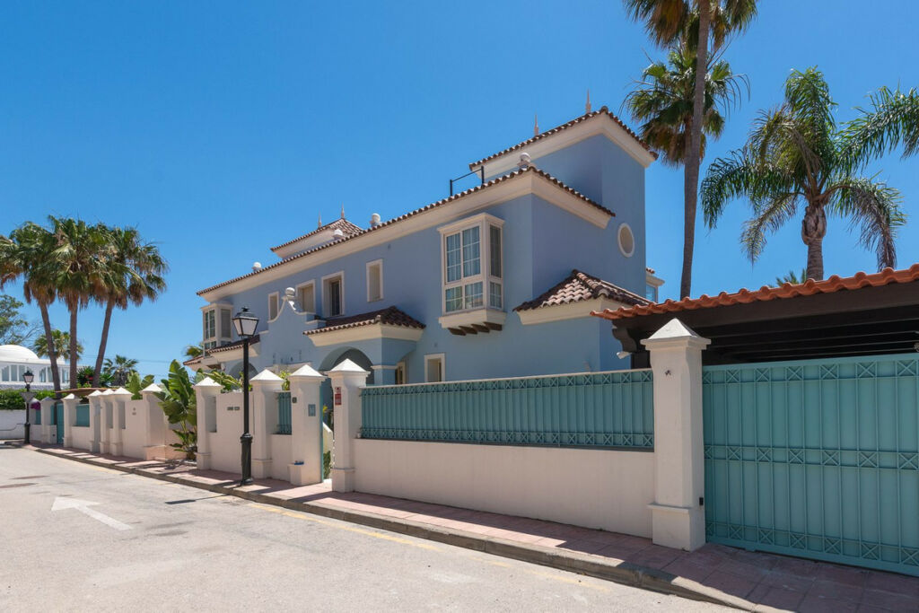 Detached Villa Cortijo Blanco Málaga - image 9