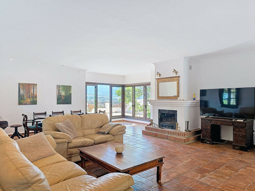 Detached Villa Torrox Málaga - image 9