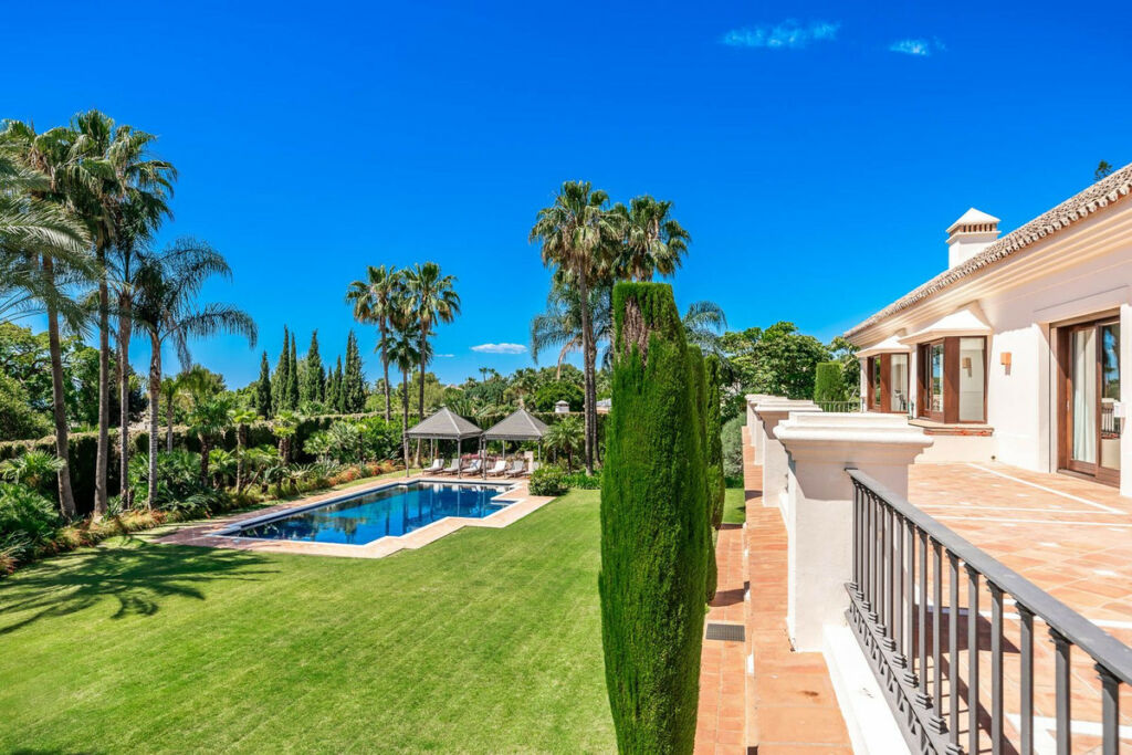 Detached Villa Sierra Blanca Málaga - image 9