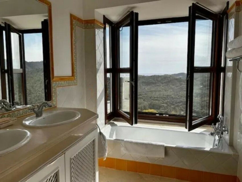 Townhouse Benahavís Málaga - image 9