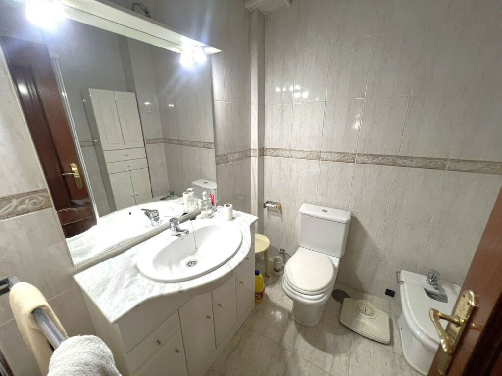 Middle Floor Apartment Fuengirola Málaga - image 9